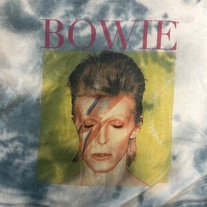 Women’s L cropped boxy graphic tee. Tie-dye light blue. David Bowie